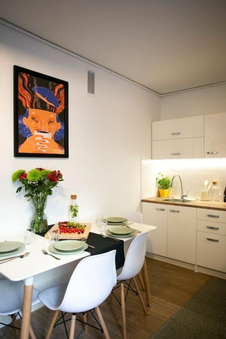 Oomph Warsaw Center Well Designed Apartment With Balcony Exterior photo