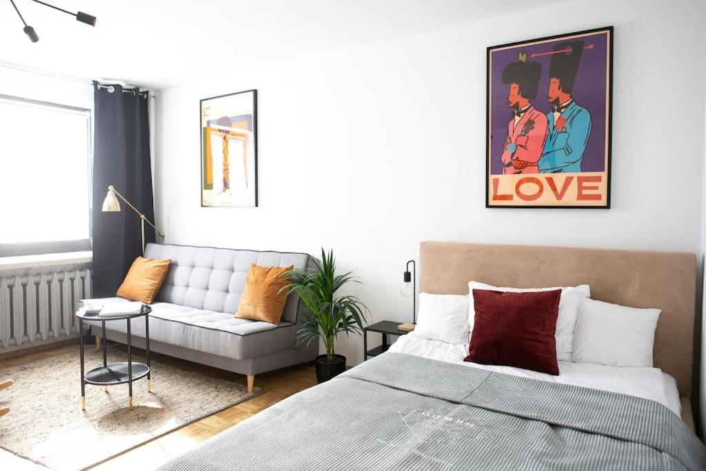 Oomph Warsaw Center Well Designed Apartment With Balcony Exterior photo