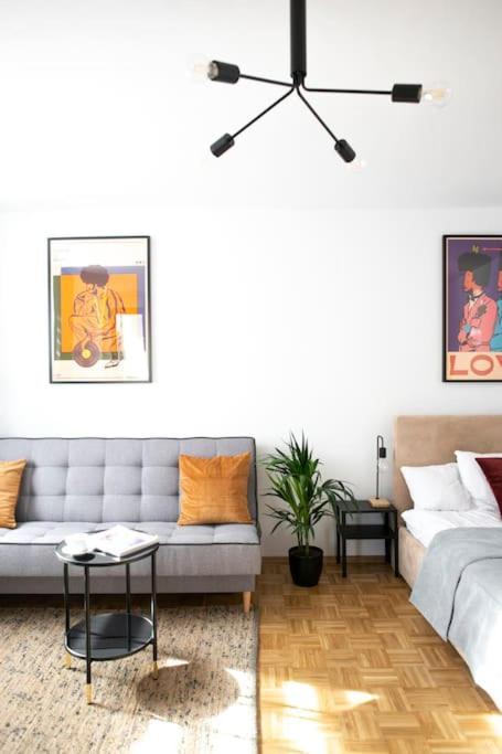Oomph Warsaw Center Well Designed Apartment With Balcony Exterior photo