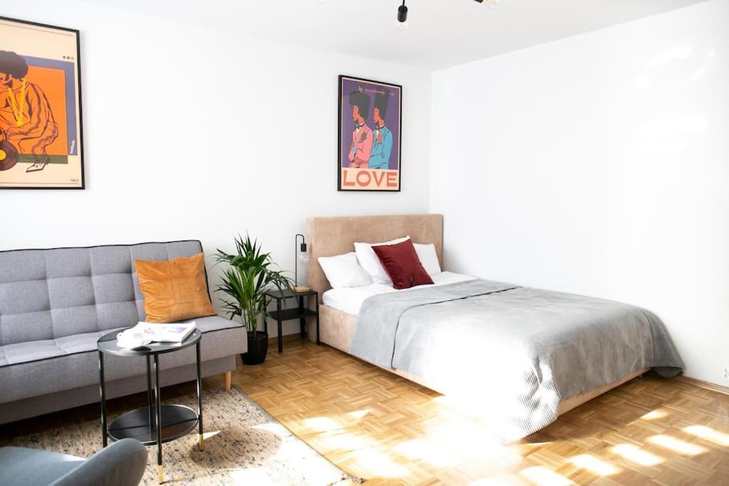 Oomph Warsaw Center Well Designed Apartment With Balcony Exterior photo